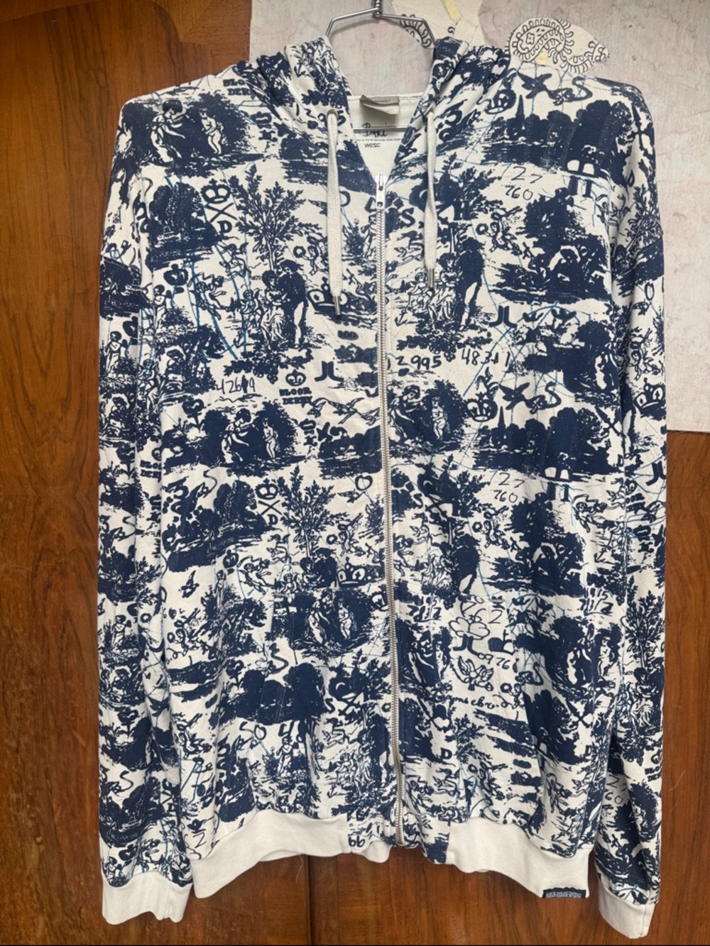 WESC White Navy Printed Zip-Up Hoodie XXL